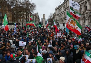 Thousands turn up to rally in central London